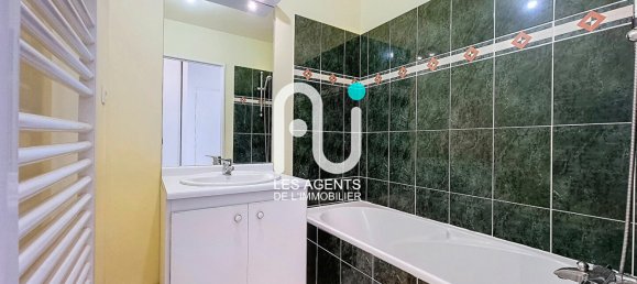 3 bedrooms Apartment in Colombes, France No. 175640 5