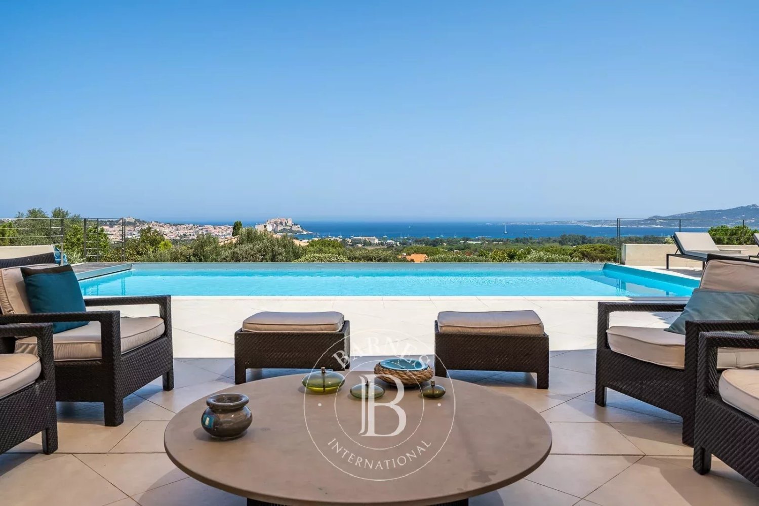 Villa de 5 dormitorios en Calvi, France No. 86219