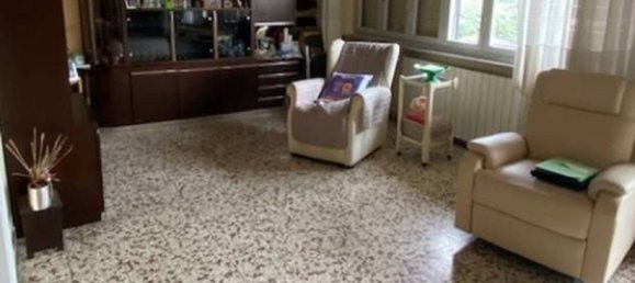 4 rooms Apartment in Lucca, Italy No. 284844 4