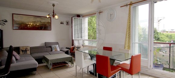 3 bedrooms Apartment in Colombes, France No. 179429 4