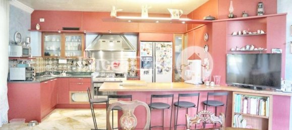 10 Schlafzimmer Villa in Montecarlo, Italy, Nr. 51020 45