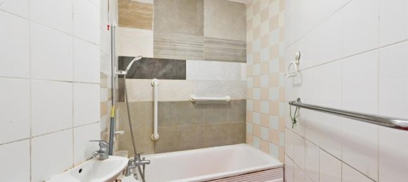 1 bedroom Bungalow in Hounslow, United Kingdom No. 9816 12