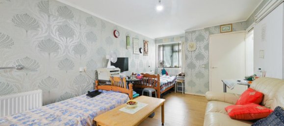 1 bedroom Bungalow in Hounslow, United Kingdom No. 9816 4