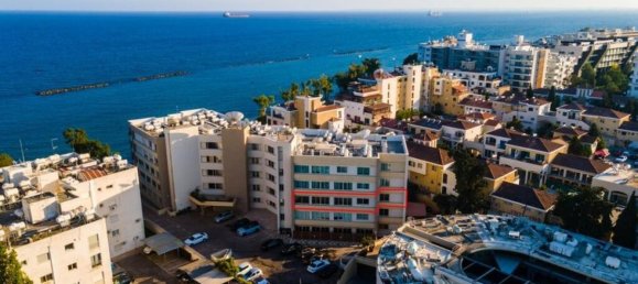 Apartamento de 3 dormitorios en Limassol, Cyprus No. 2495 2