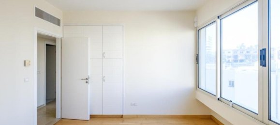 Apartamento de 3 dormitorios en Limassol, Cyprus No. 2495 11