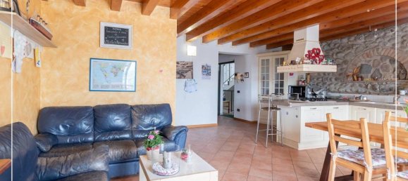 Apartamento de 3 habitaciónes en Passirano, Italy No. 18750 3