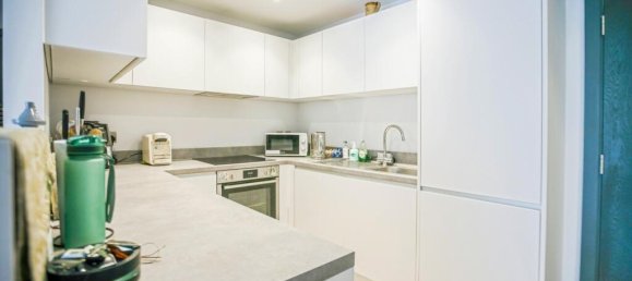 1 bedroom Apartment in Kenley, United Kingdom No. 8058 10