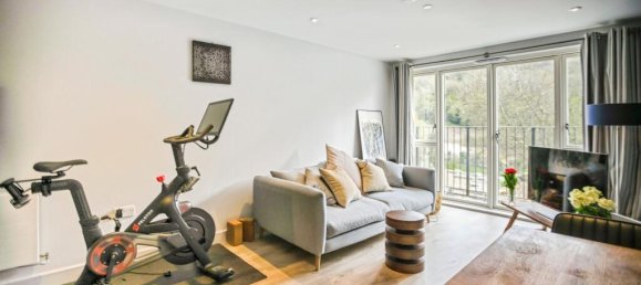 1 bedroom Apartment in Kenley, United Kingdom No. 8058 8