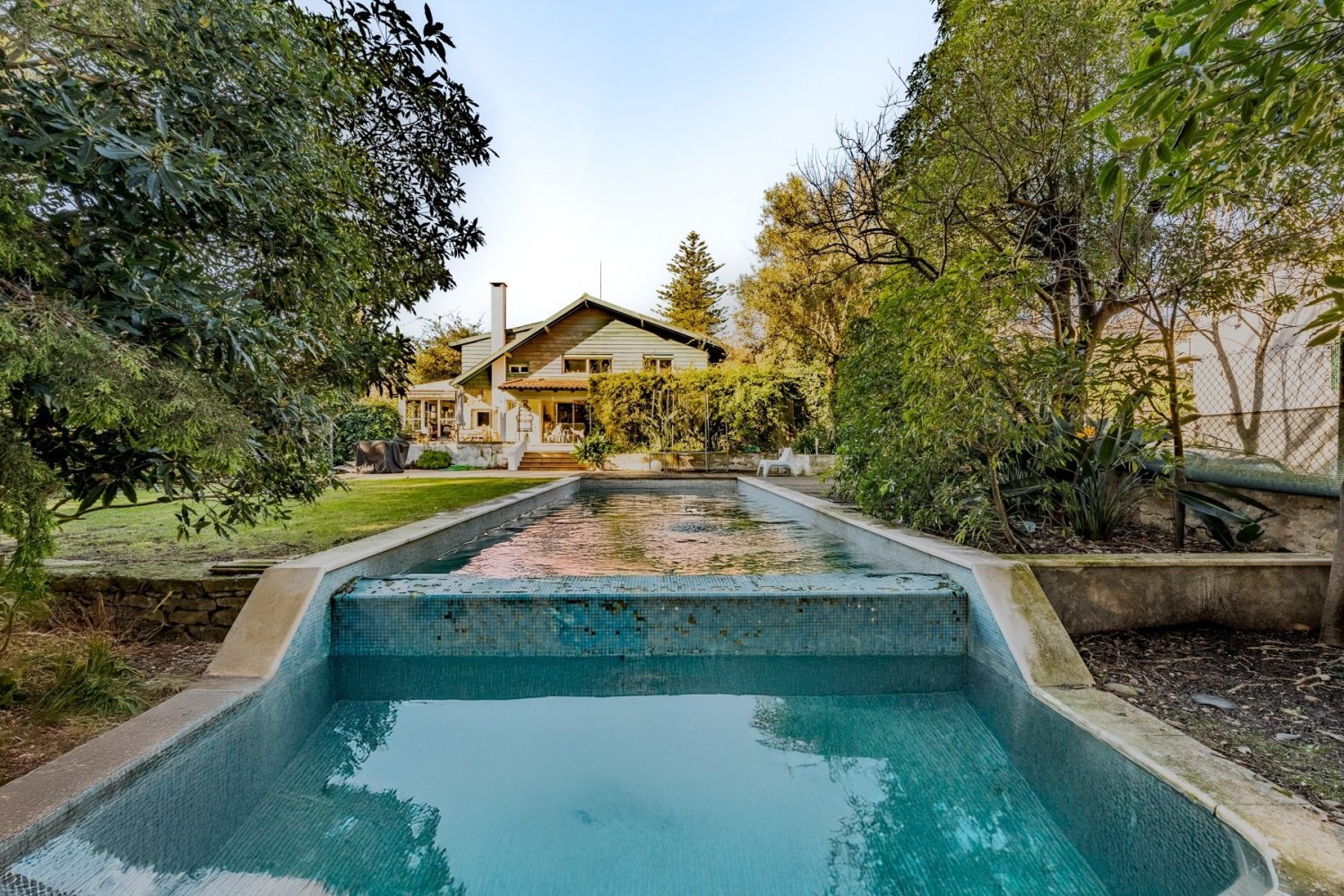 4 bedrooms Villa in Cascais, Portugal No. 95127