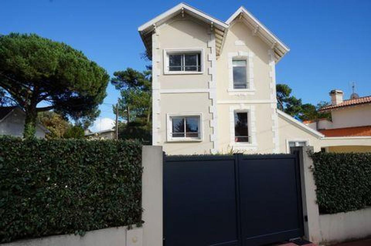 Casa de 7 dormitorios en Royan, France No. 24381