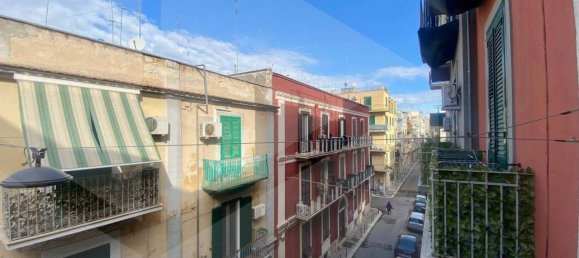Apartamento de 2 dormitorios en Bari, Italy No. 21324 22