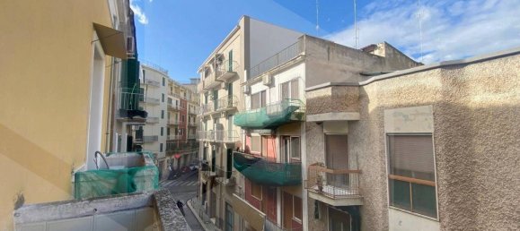 Apartamento de 2 dormitorios en Bari, Italy No. 21324 21