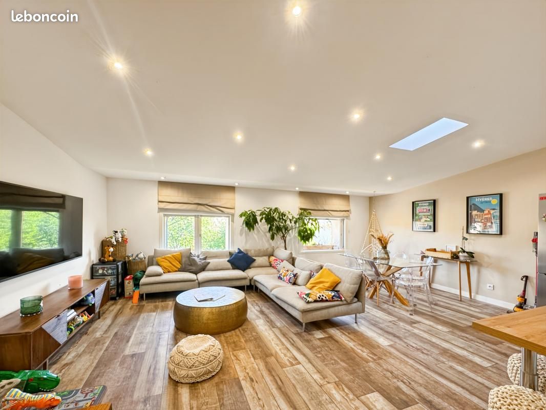 3 bedrooms Townhouse in La Crau, France No. 343403