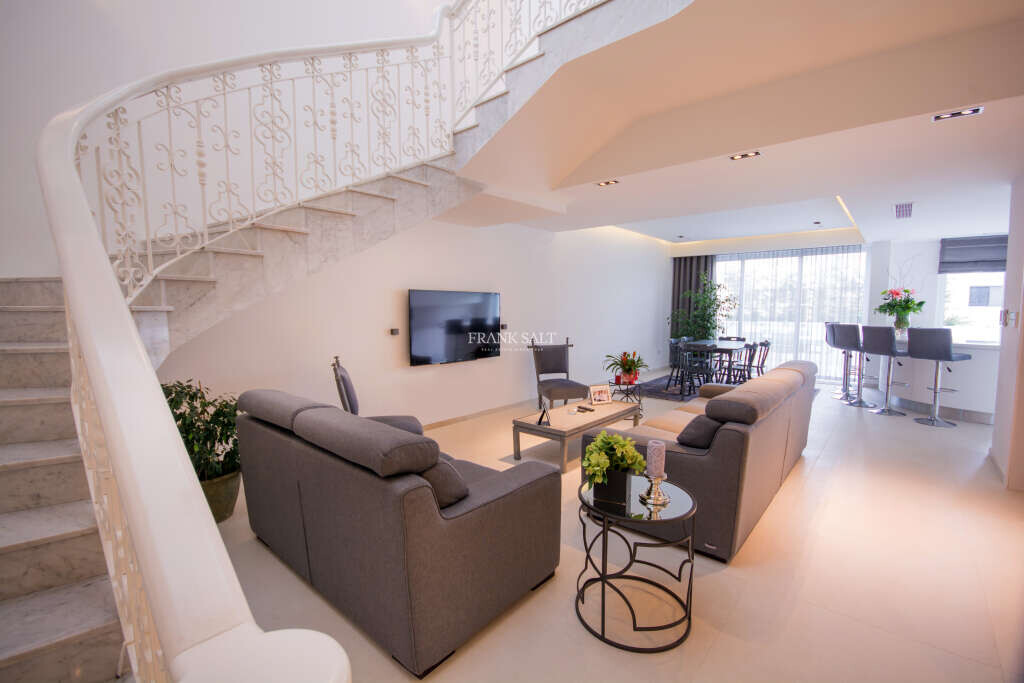 4 bedrooms House in Bahar ic-Caghaq, Malta No. 8838