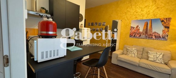 2 rooms Apartment in Bologna, Italy No. 7323 2
