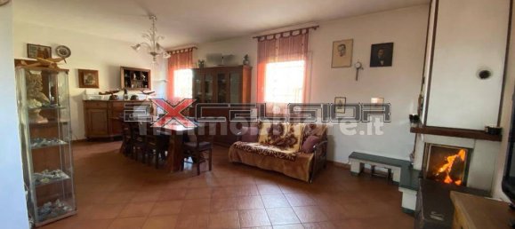 Casa de 3 dormitorios en Crespino, Italy No. 120615 2