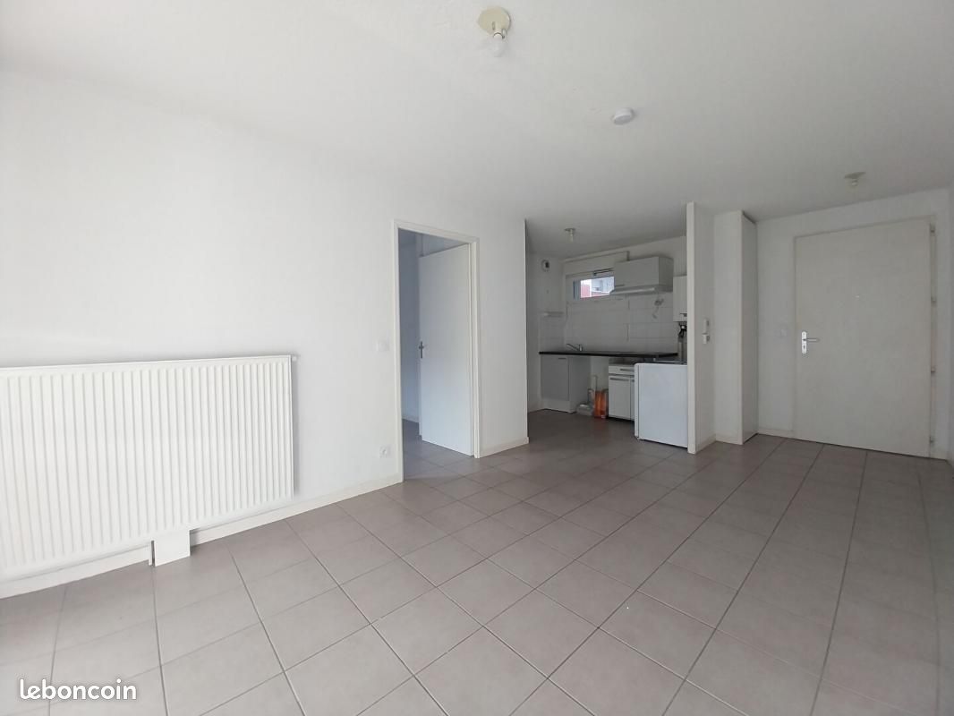 Apartamento de 1 dormitorio en Cenon, France No. 114353