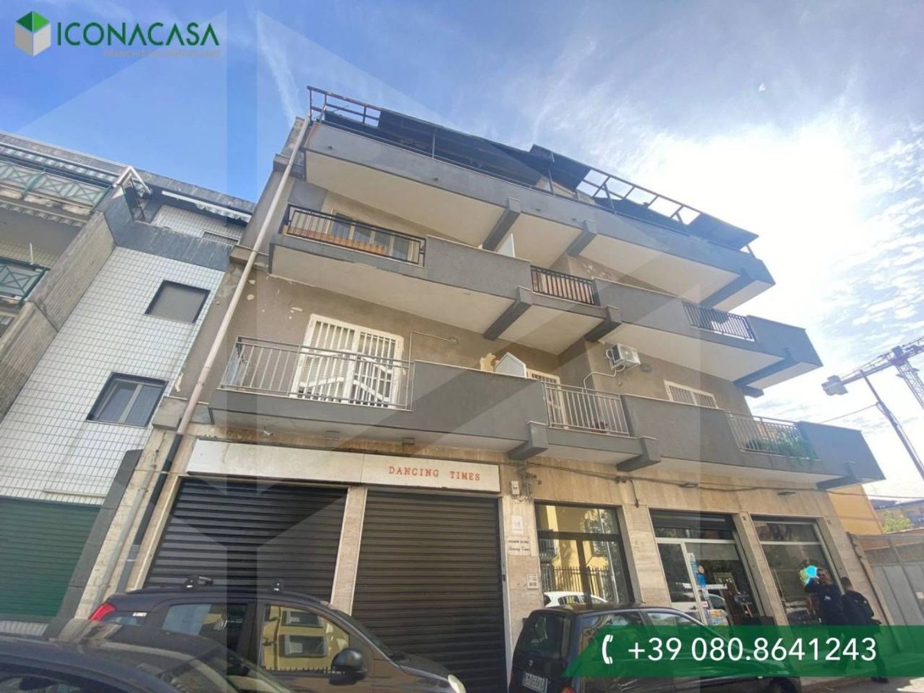 Коммерческая недвижимость 72м² в Бари, Италия № 18292