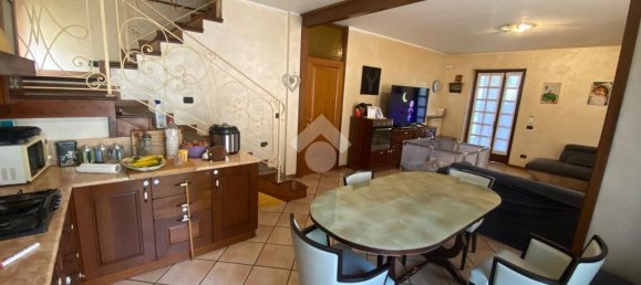 4 Schlafzimmer Wohnung in Capriolo, Italy, Nr. 268792 11