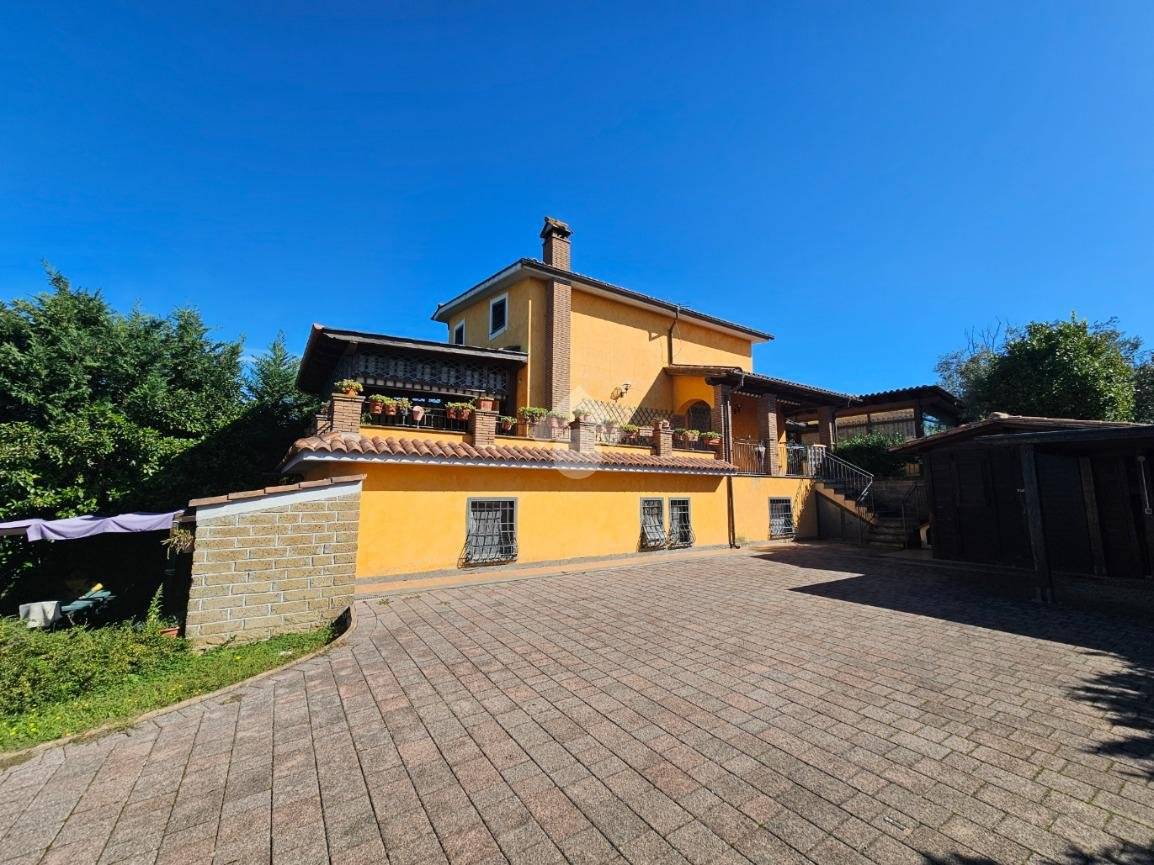 6 bedrooms Villa in Fiano Romano, Italy No. 160450