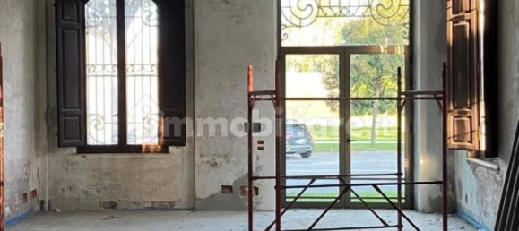 1 room Commercial property in Lucca, Italy No. 320882 3