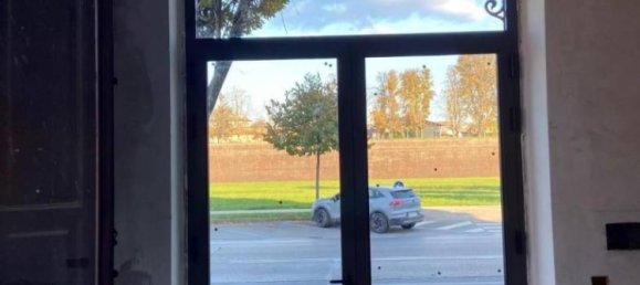 1 room Commercial property in Lucca, Italy No. 320882 2