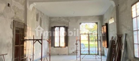 1 room Commercial property in Lucca, Italy No. 320882 4