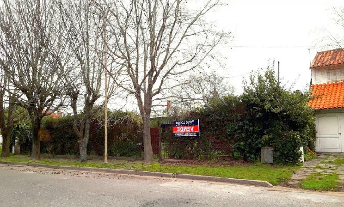 4 bedrooms House in Mar del Plata, Argentina No. 102861