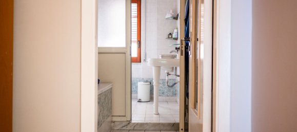 Apartamento de 4 dormitorios en Portici, Italy No. 381712 18