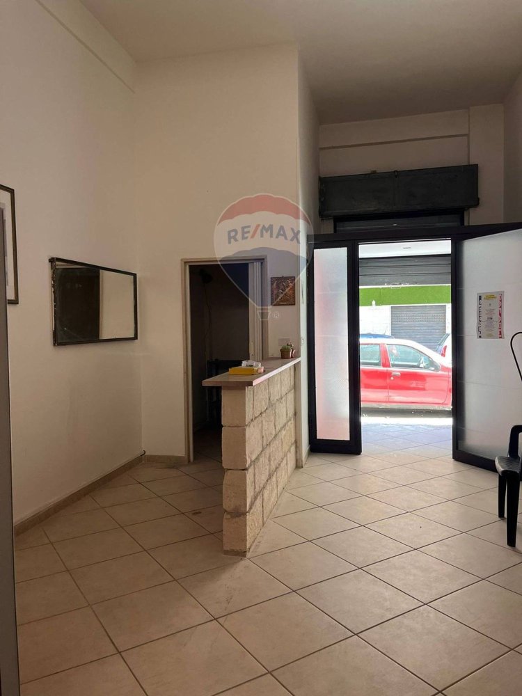 Bureau à Trani, Italy 36m² No. 360063