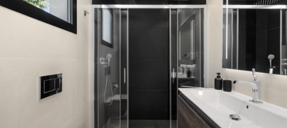 5 bedrooms Villa in Nueva Andalucia, Spain No. 4816 11