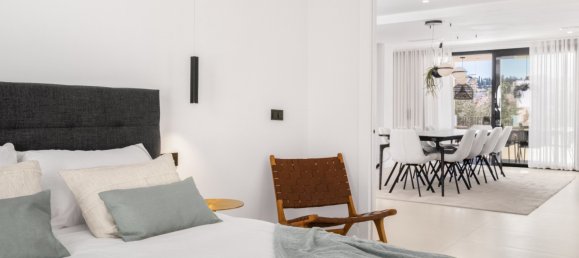 5 bedrooms Villa in Nueva Andalucia, Spain No. 4816 10