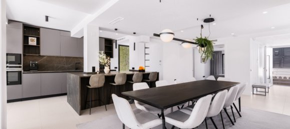 5 bedrooms Villa in Nueva Andalucia, Spain No. 4816 8