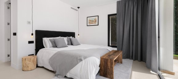 5 bedrooms Villa in Nueva Andalucia, Spain No. 4816 22