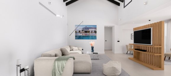 5 bedrooms Villa in Nueva Andalucia, Spain No. 4816 6