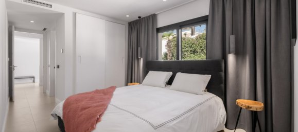 5 bedrooms Villa in Nueva Andalucia, Spain No. 4816 25