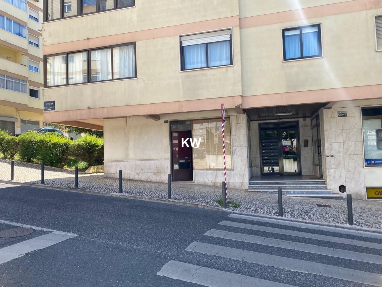 68m² Commercial property in Oeiras, Portugal No. 90794