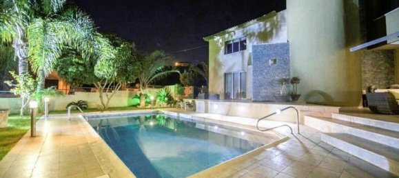 5 bedrooms Villa in Agios Athanasios, Cyprus No. 21828 3