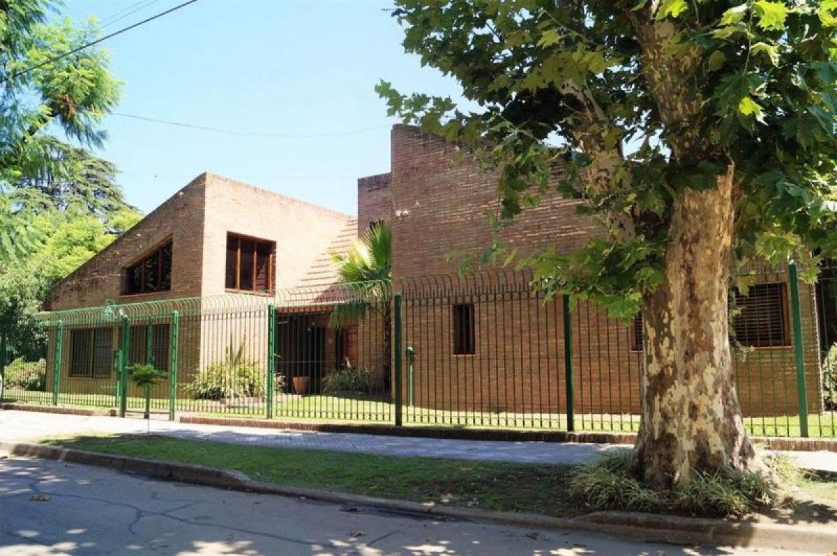 4 bedrooms Apartment in Esteban Echeverria, Argentina No. 16189