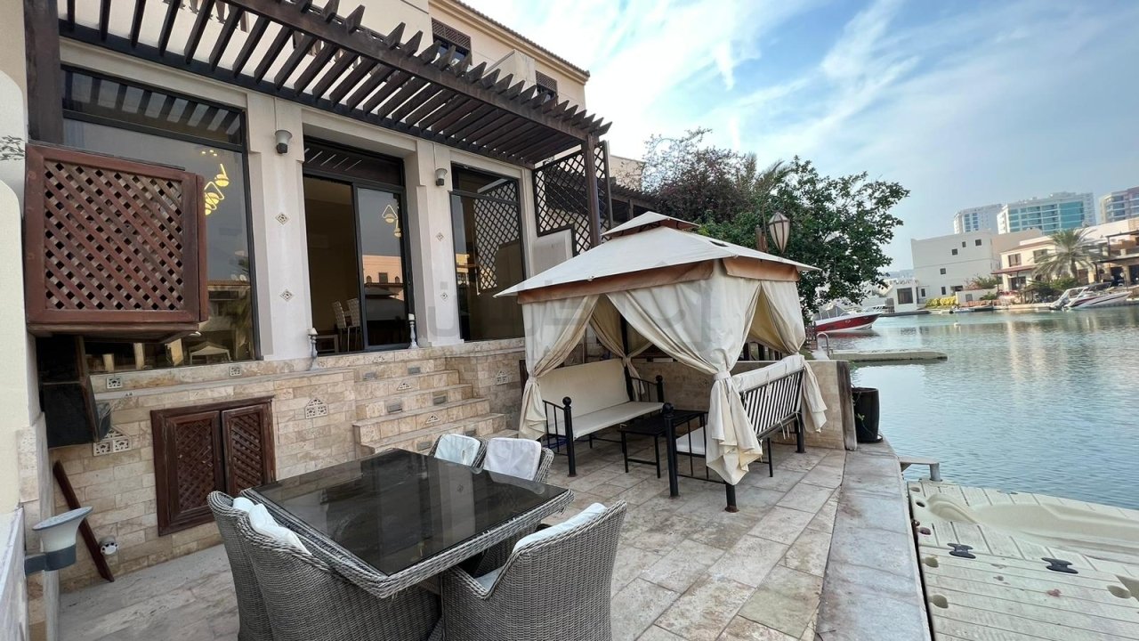 4 bedrooms Villa in Amwaj Islands, Bahrain No. 1033