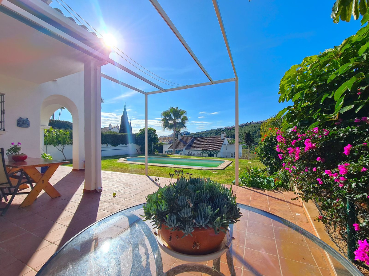 Villa de 3 dormitorios en La Duquesa, Spain No. 184932