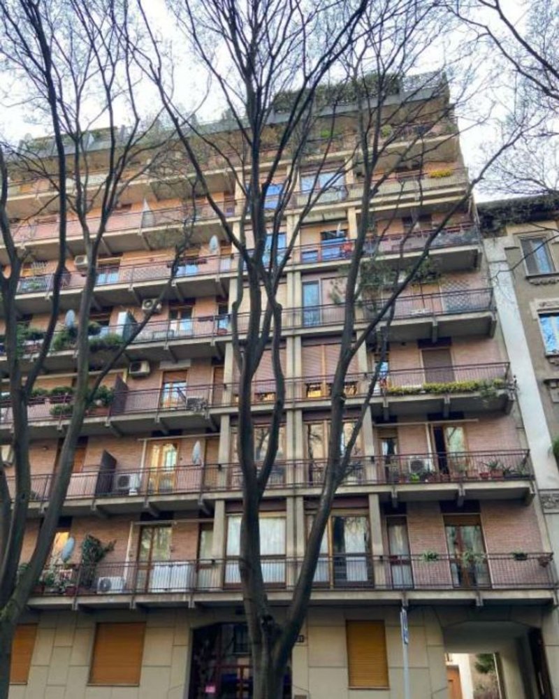 3 rooms Apartment in Milan, Italy No. 338148