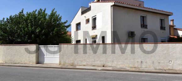 5 bedrooms Villa in Saint-Esteve, France No. 205365 2