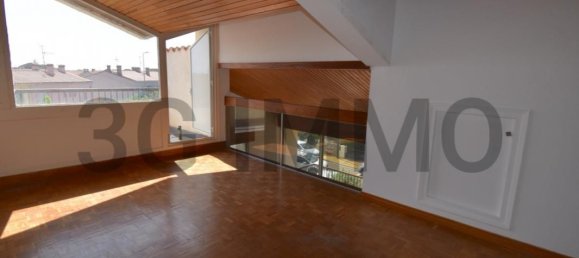 5 bedrooms Villa in Saint-Esteve, France No. 205365 7