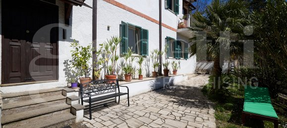 3 bedrooms House in Roviano, Italy No. 39720 33