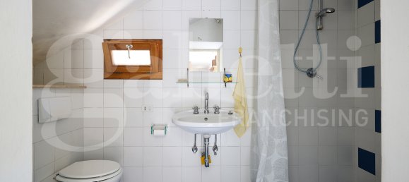 3 bedrooms House in Roviano, Italy No. 39720 13