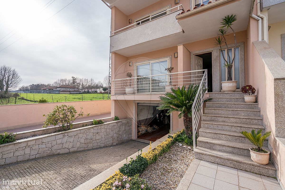 3 bedrooms House in Guimaraes, Portugal No. 184628