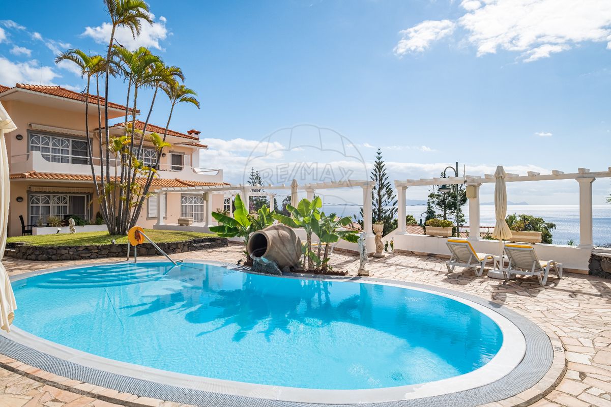 1200m² Building in Canico, Portugal No. 127812