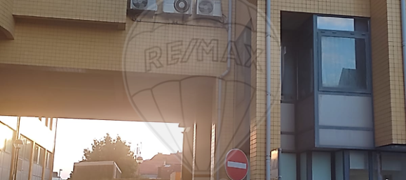 80m² Commercial property in Rio Tinto, Portugal No. 55179 6