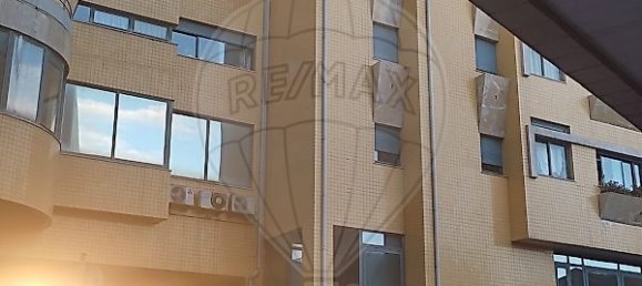 80m² Commercial property in Rio Tinto, Portugal No. 55179 8